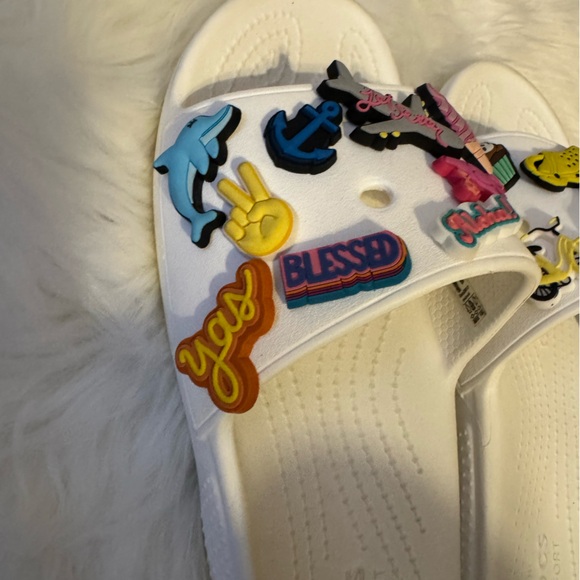 Croc Slides with 18 charms. Size Women 6 - Picture 11 of 14